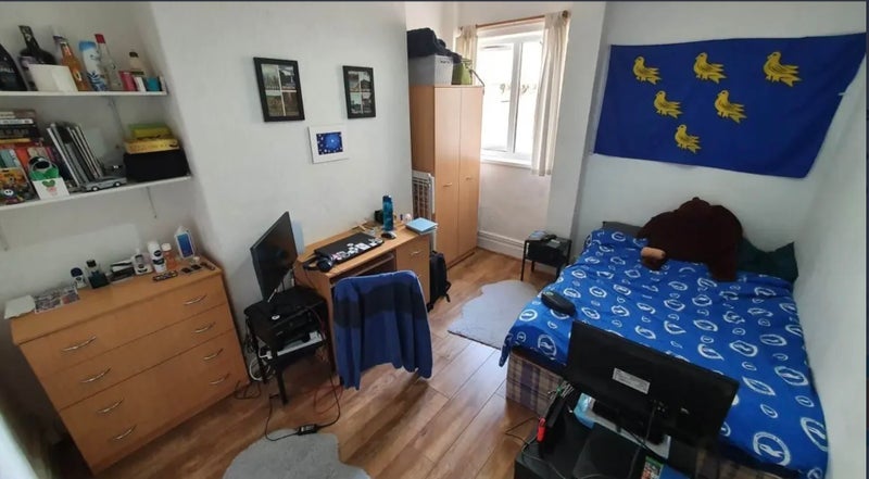 Room Montgomery Street in Cardiff