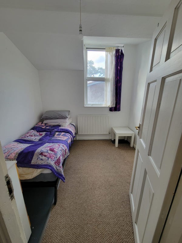 Room Clifford Drive in Greater London