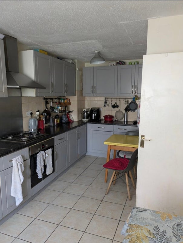 Room Clifford Drive in Greater London