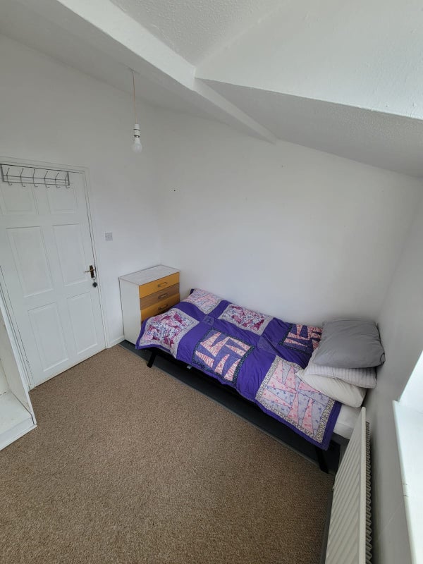 Room Clifford Drive in Greater London