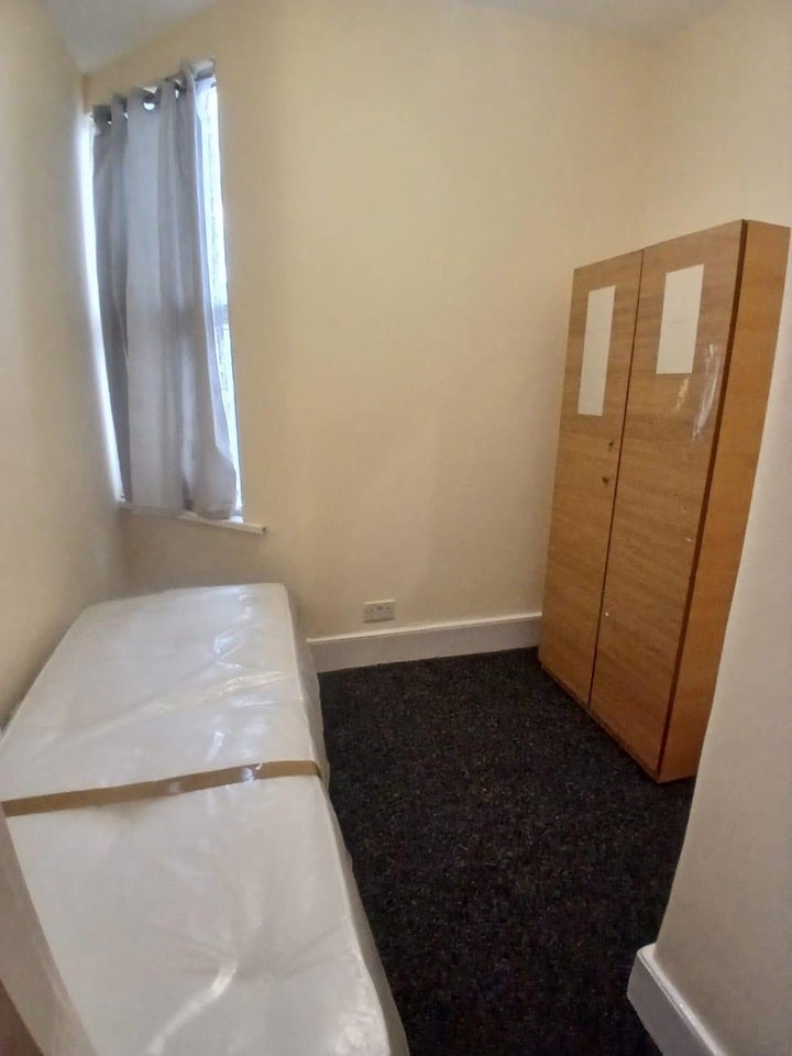 Flat Henniker Gardens in Greater London