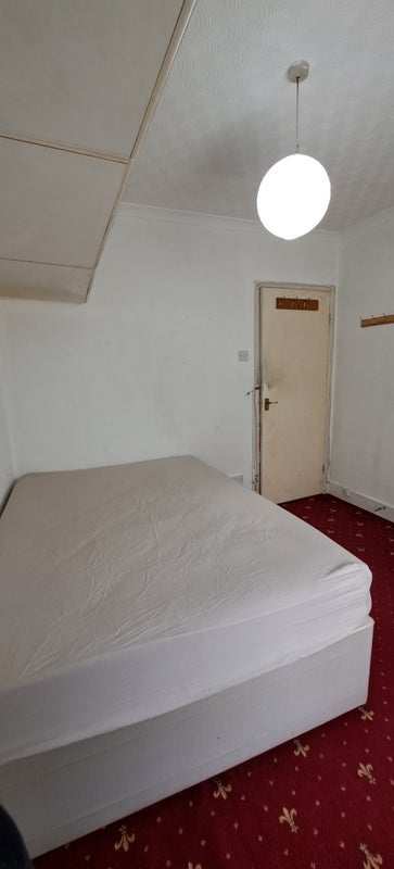 Room Griffin Road in Greater London