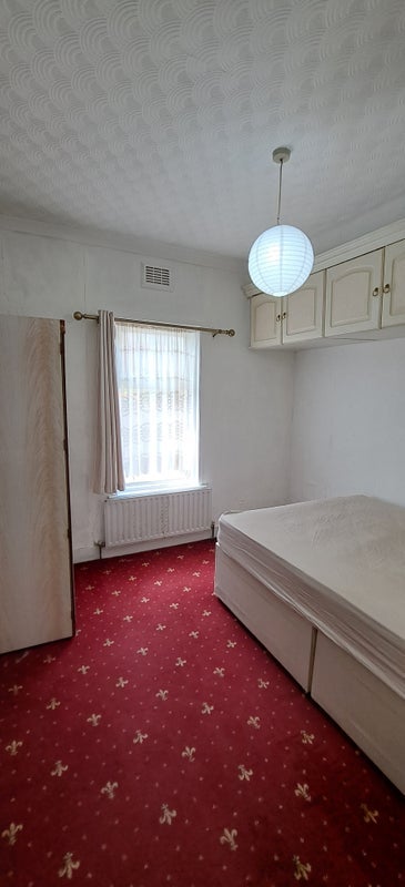 Room Griffin Road in Greater London