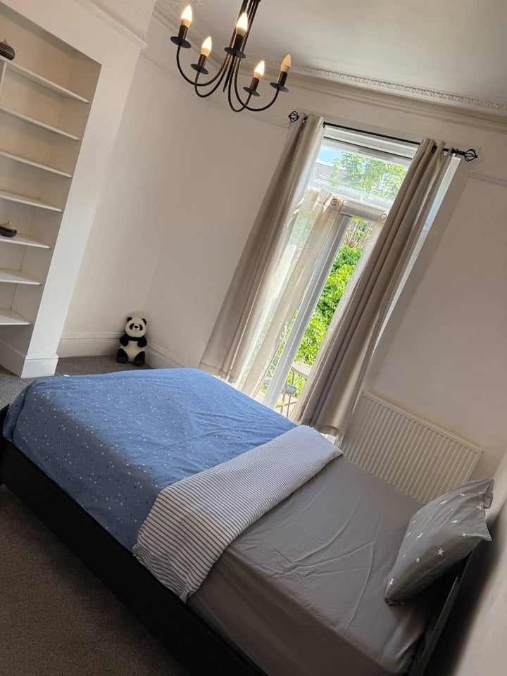 Room Sackville Gardens in Greater London