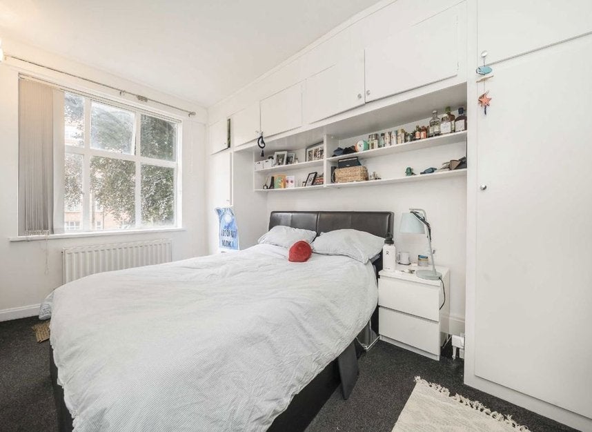 Flat Wellesley Road in Greater London