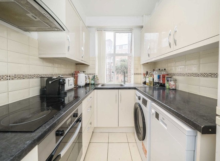Flat Wellesley Road in Greater London