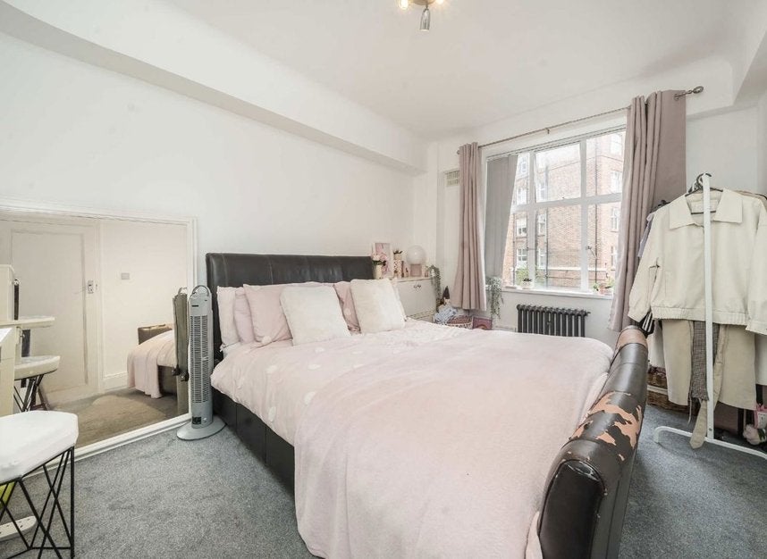 Flat Wellesley Road in Greater London