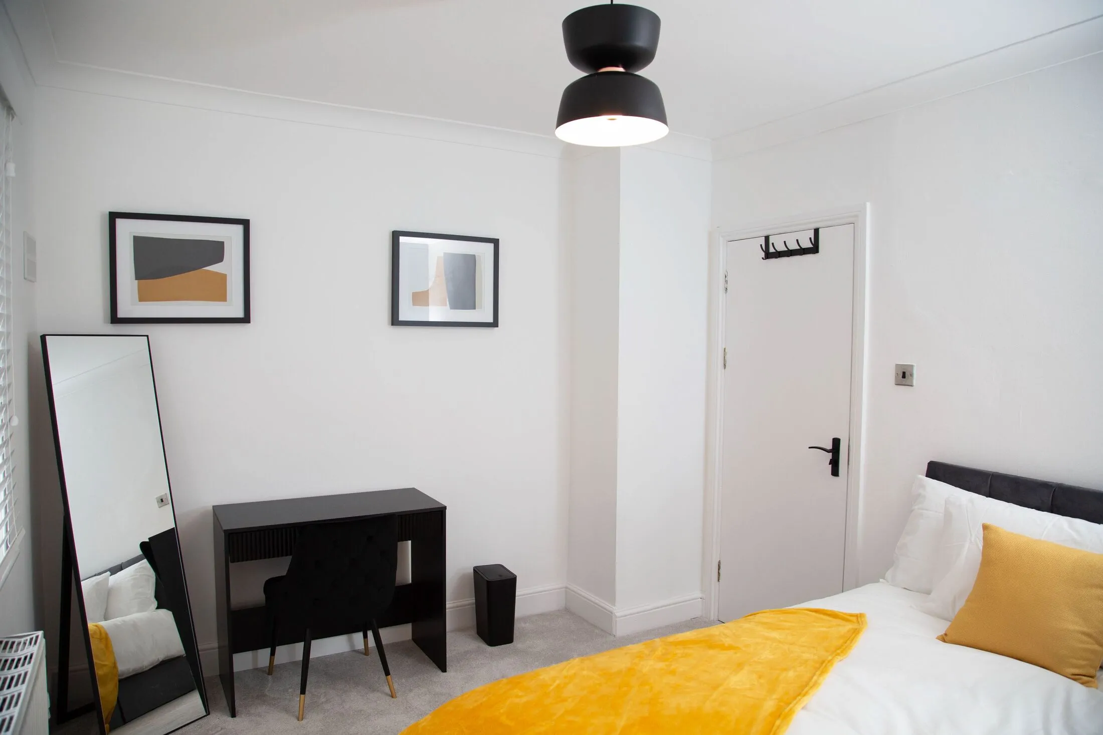 Flat Staverton Road in Greater London