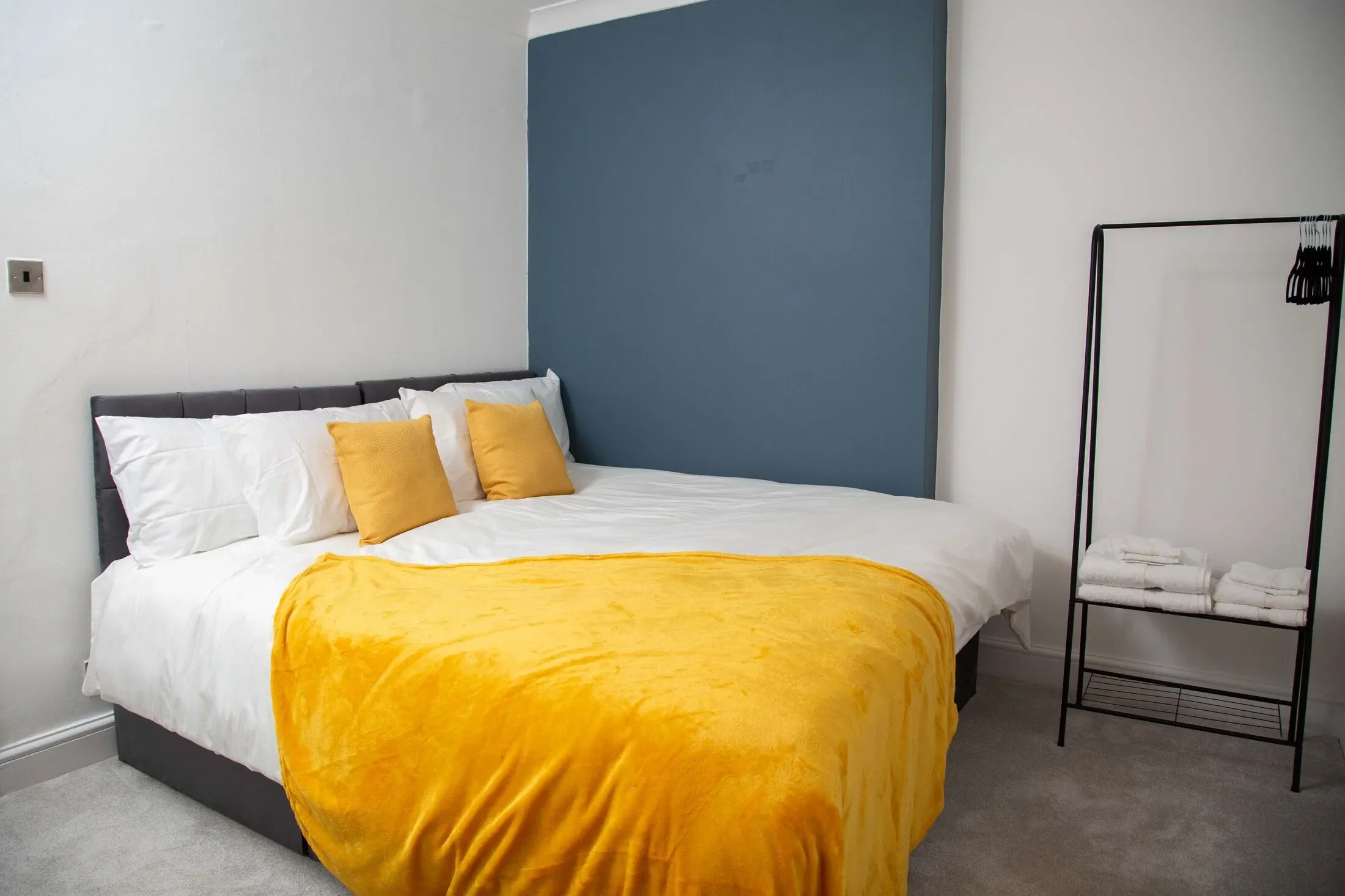 Flat Staverton Road in Greater London