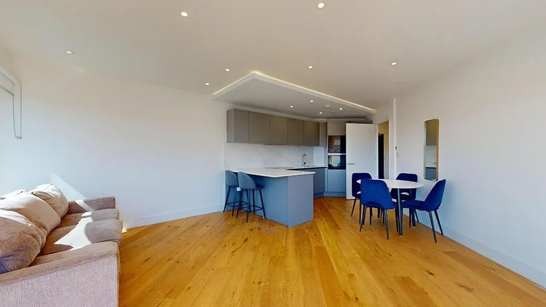 Flat Shield Drive in Greater London