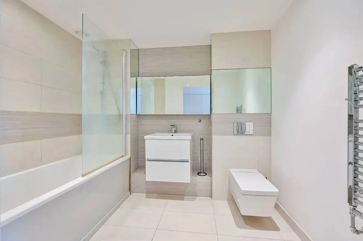 Flat Carteret Way in Greater London
