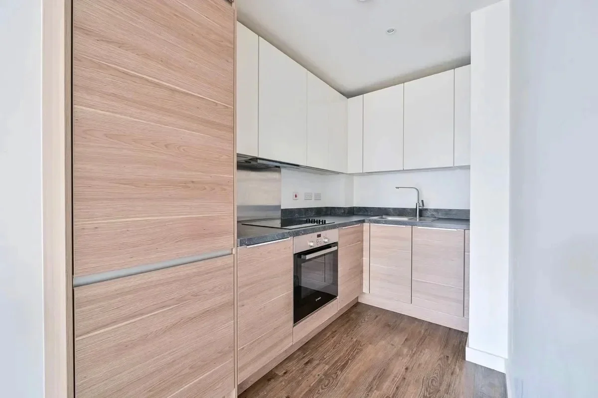 Flat Carteret Way in Greater London