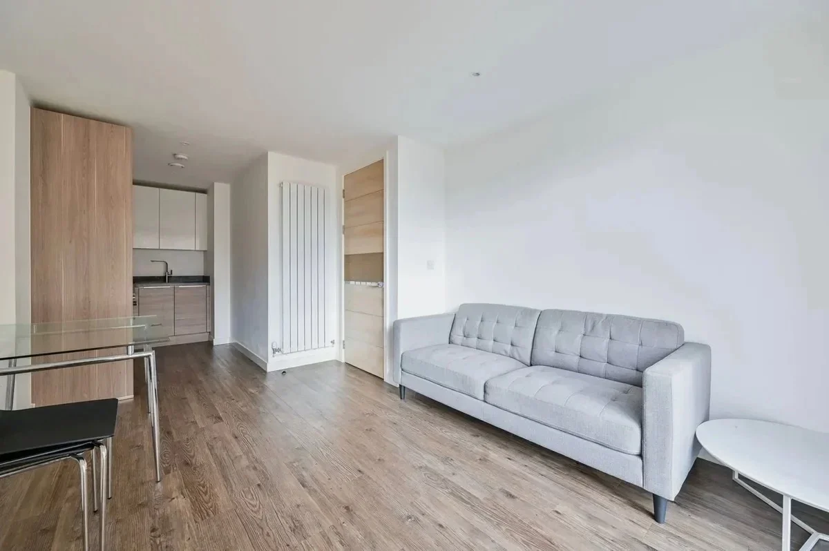 Flat Carteret Way in Greater London