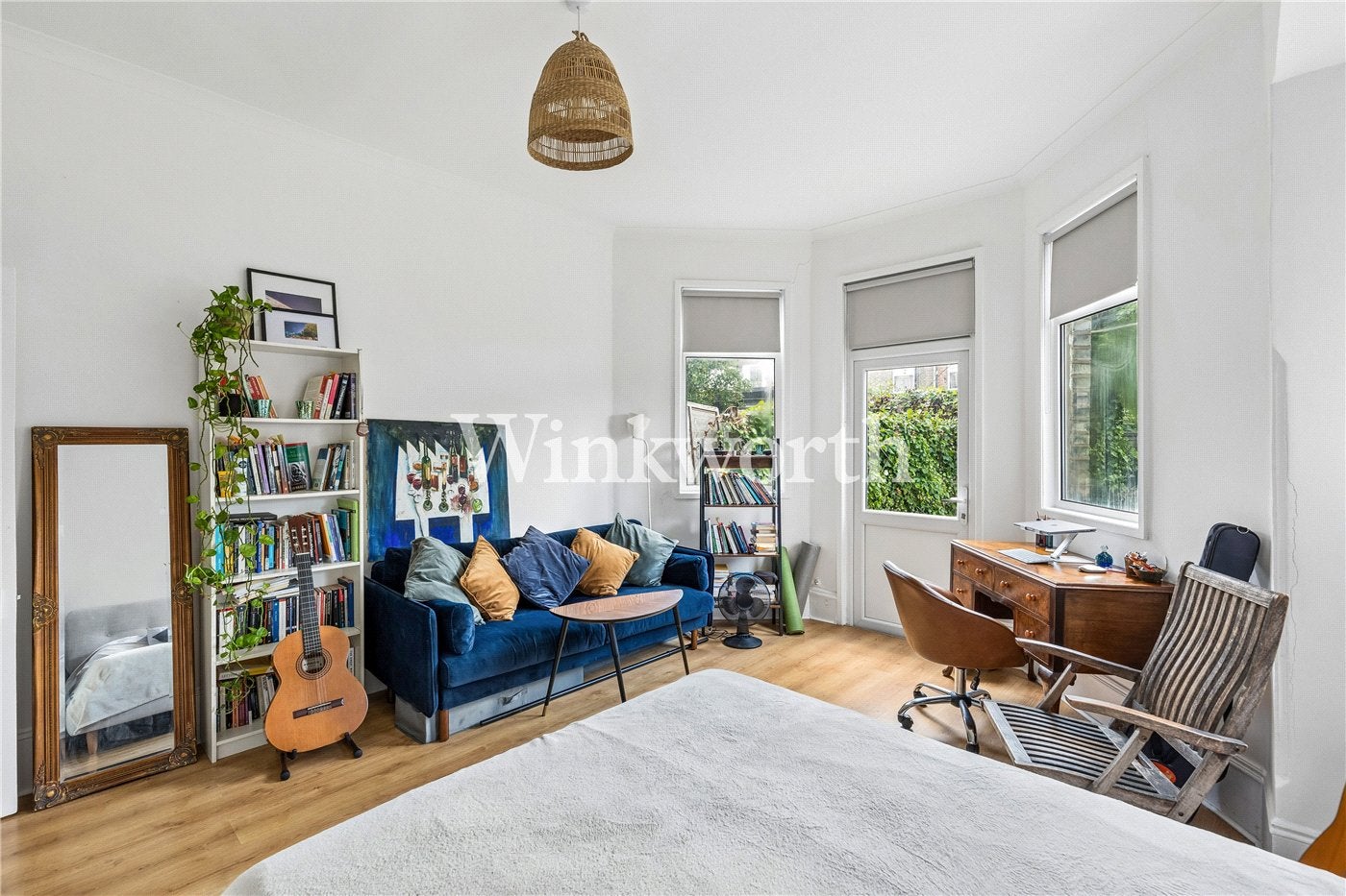 Flat Sylvan Avenue in Greater London