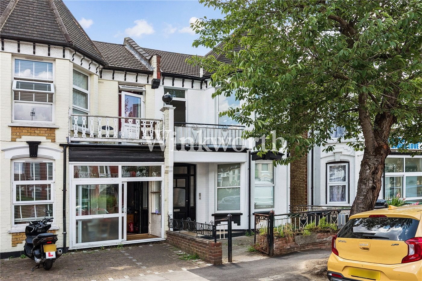 Flat Sylvan Avenue in Greater London