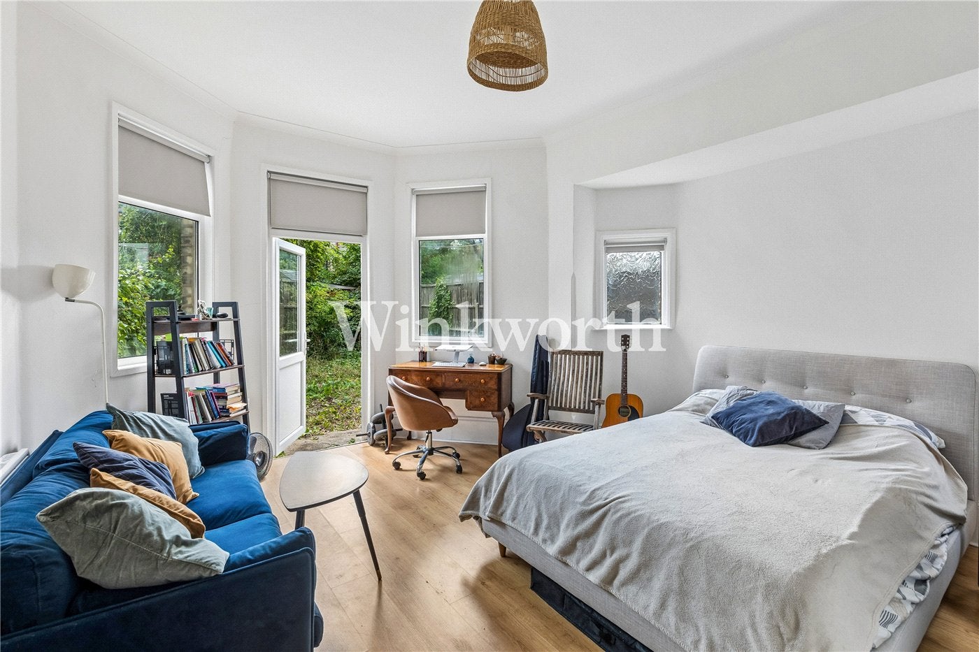Flat Sylvan Avenue in Greater London