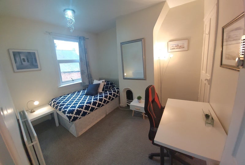 Room Lover's Lane in Newark and Sherwood