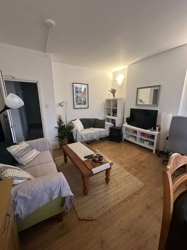Room Ballards Lane in Greater London