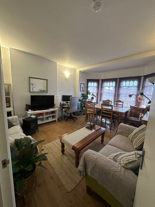 Room Ballards Lane in Greater London