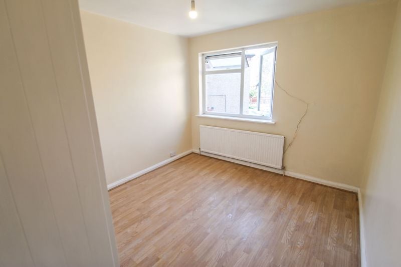 Flat Morton Court in Greater London