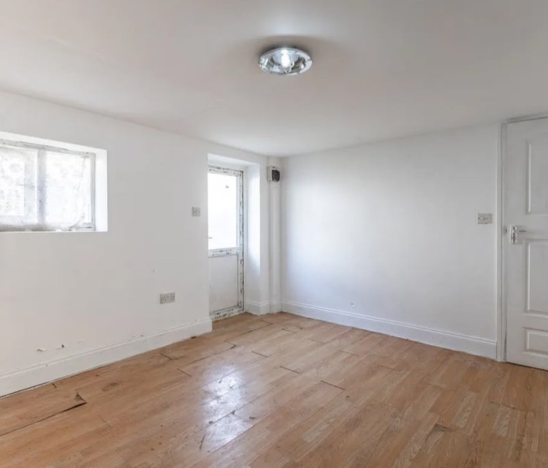Flat Hamilton Crescent in Greater London