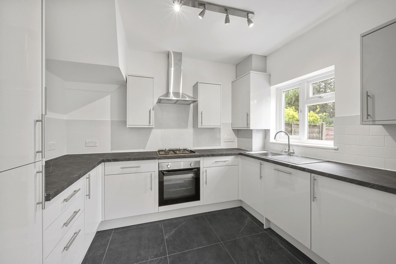 House Cannon Close in Greater London