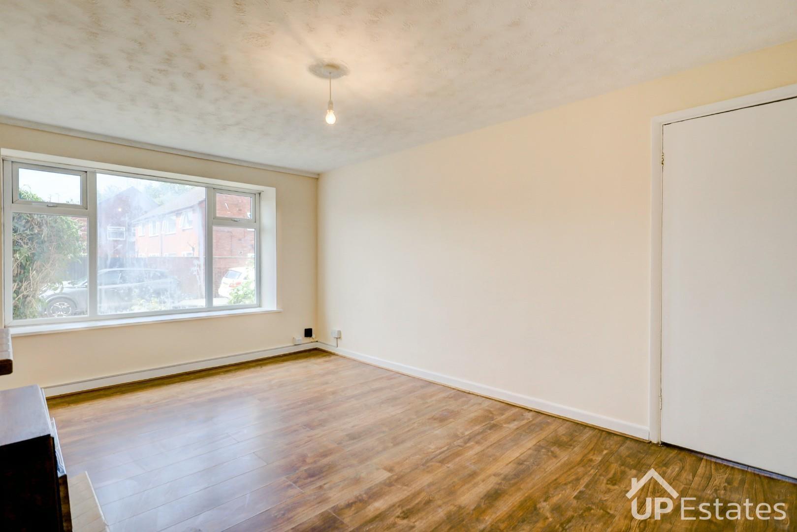 Flat Linnet Close in Coventry