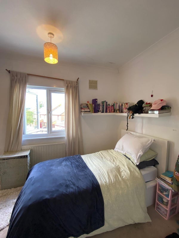 Room Mulberry Close in Greater London