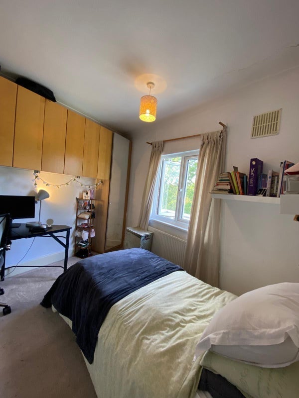 Room Mulberry Close in Greater London