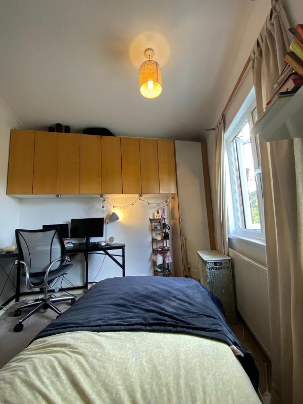 Room Mulberry Close in Greater London