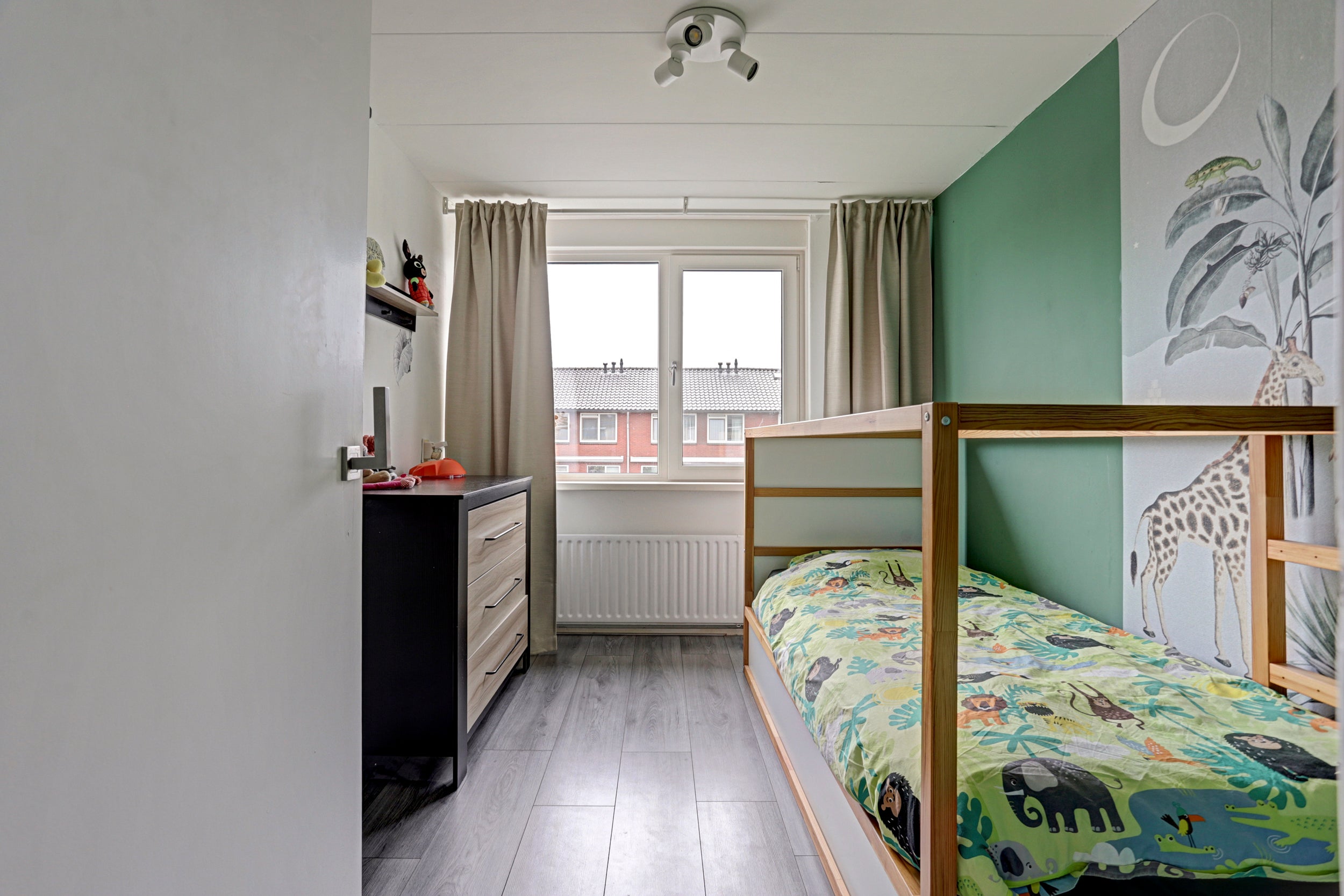 Tussenwoning te koop: van de Spiegelstraat 19, Zwijndrecht
