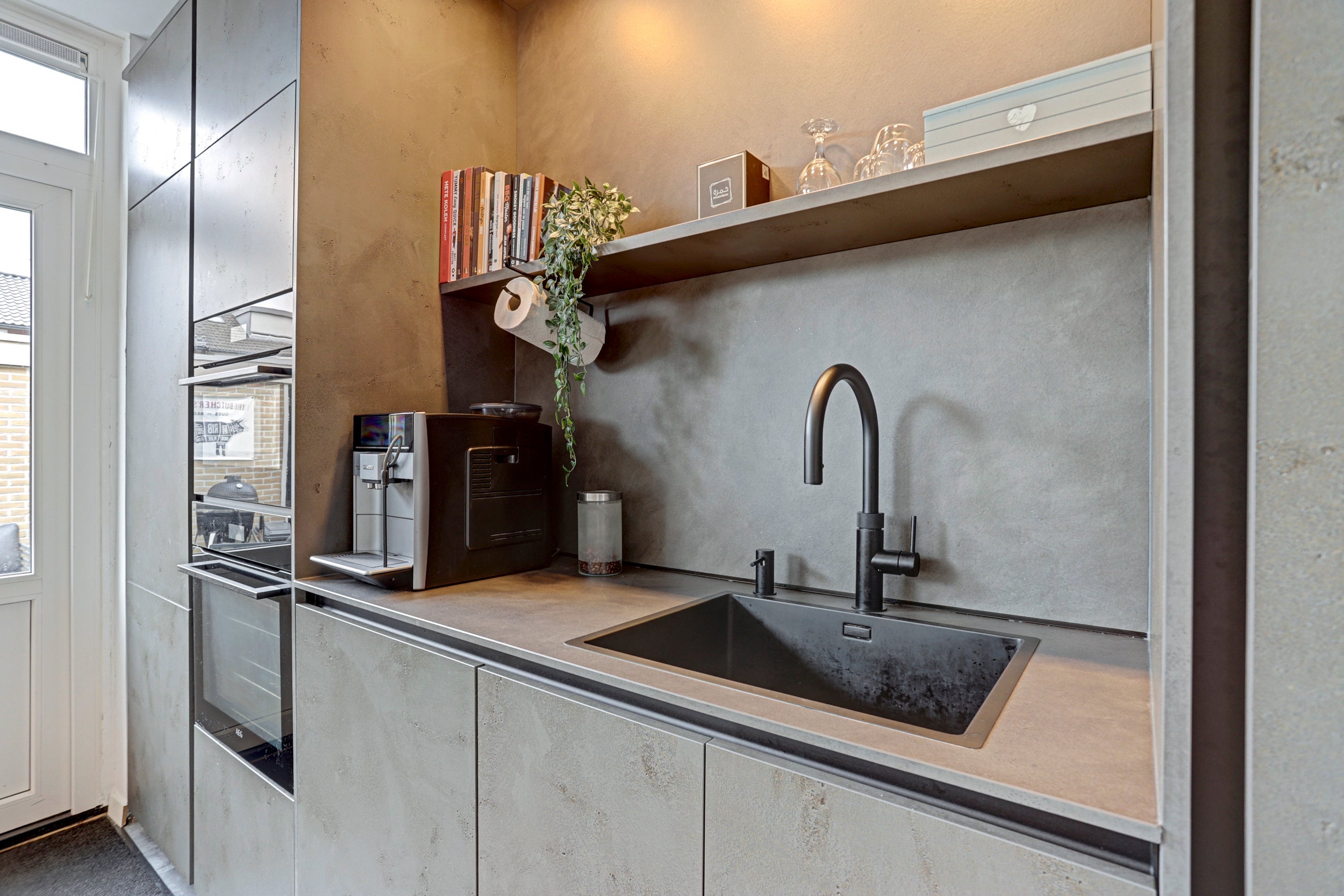 Tussenwoning te koop: van de Spiegelstraat 19, Zwijndrecht