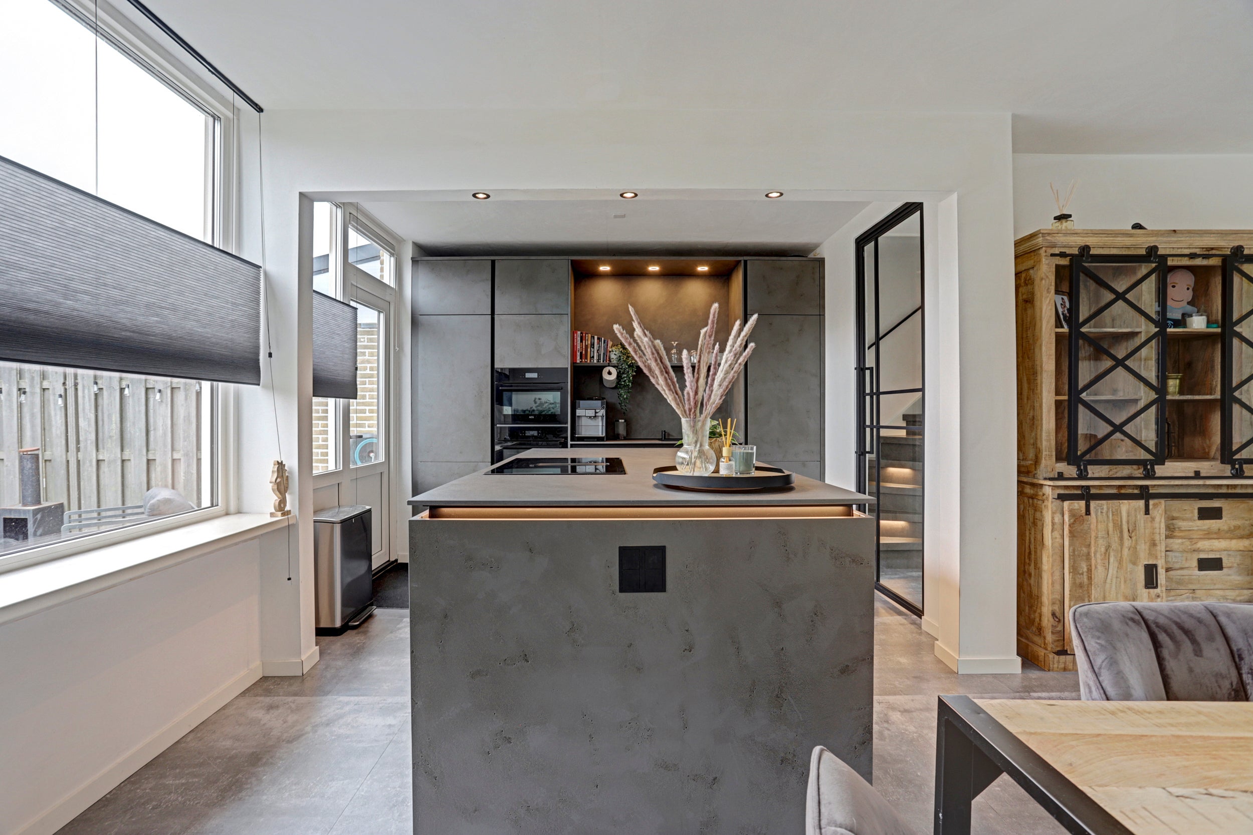 Tussenwoning te koop: van de Spiegelstraat 19, Zwijndrecht