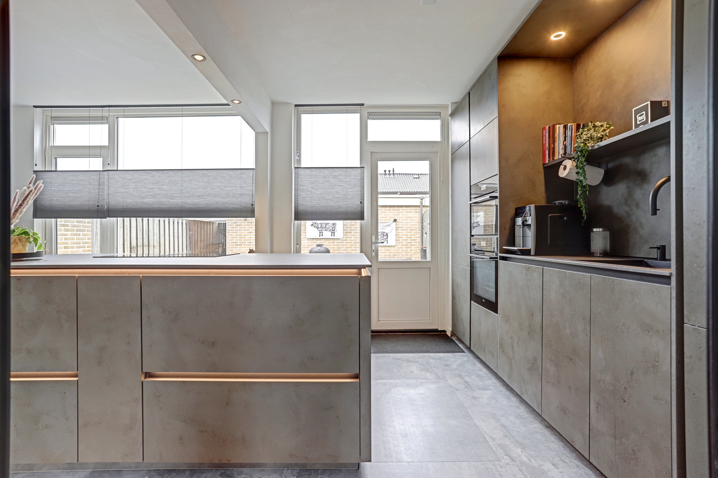 Tussenwoning te koop: van de Spiegelstraat 19, Zwijndrecht