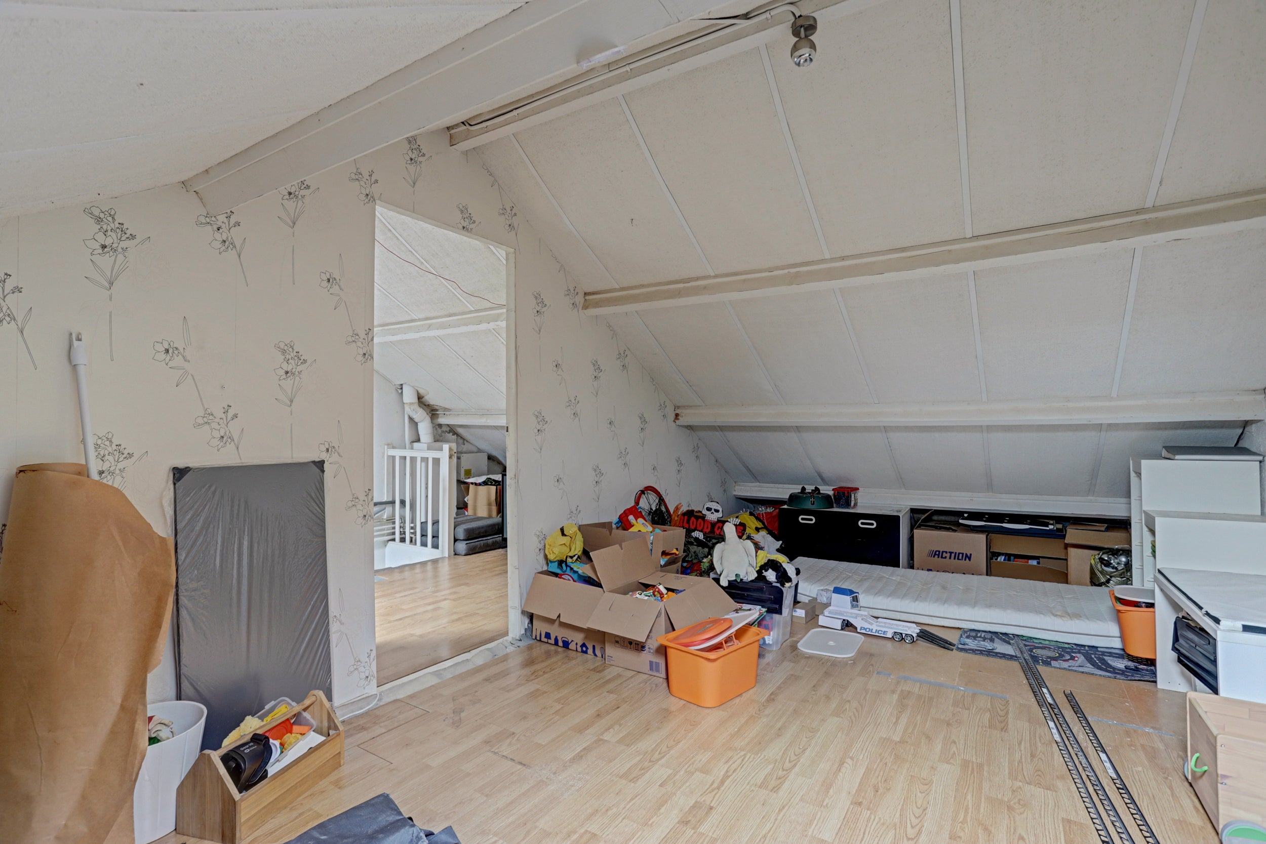 Tussenwoning te koop: van de Spiegelstraat 19, Zwijndrecht