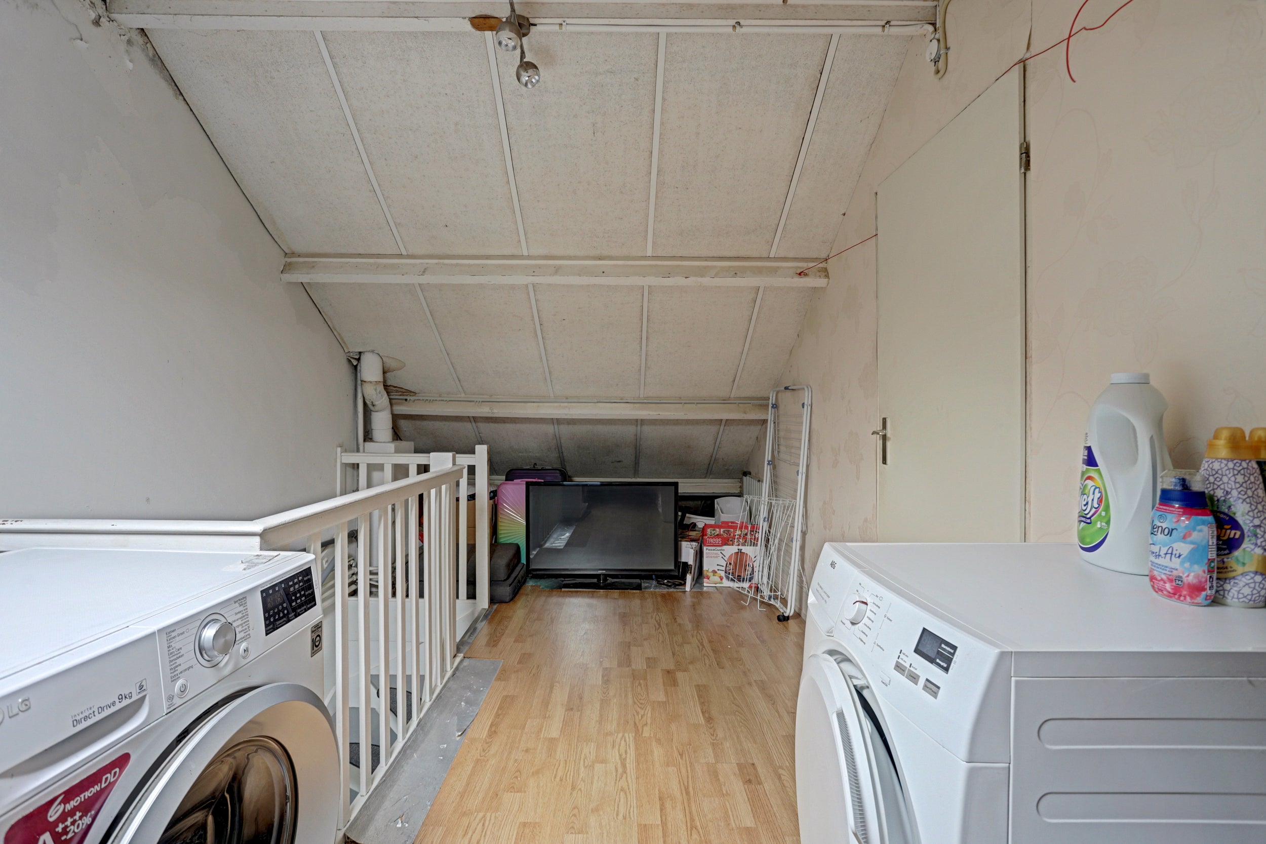 Tussenwoning te koop: van de Spiegelstraat 19, Zwijndrecht
