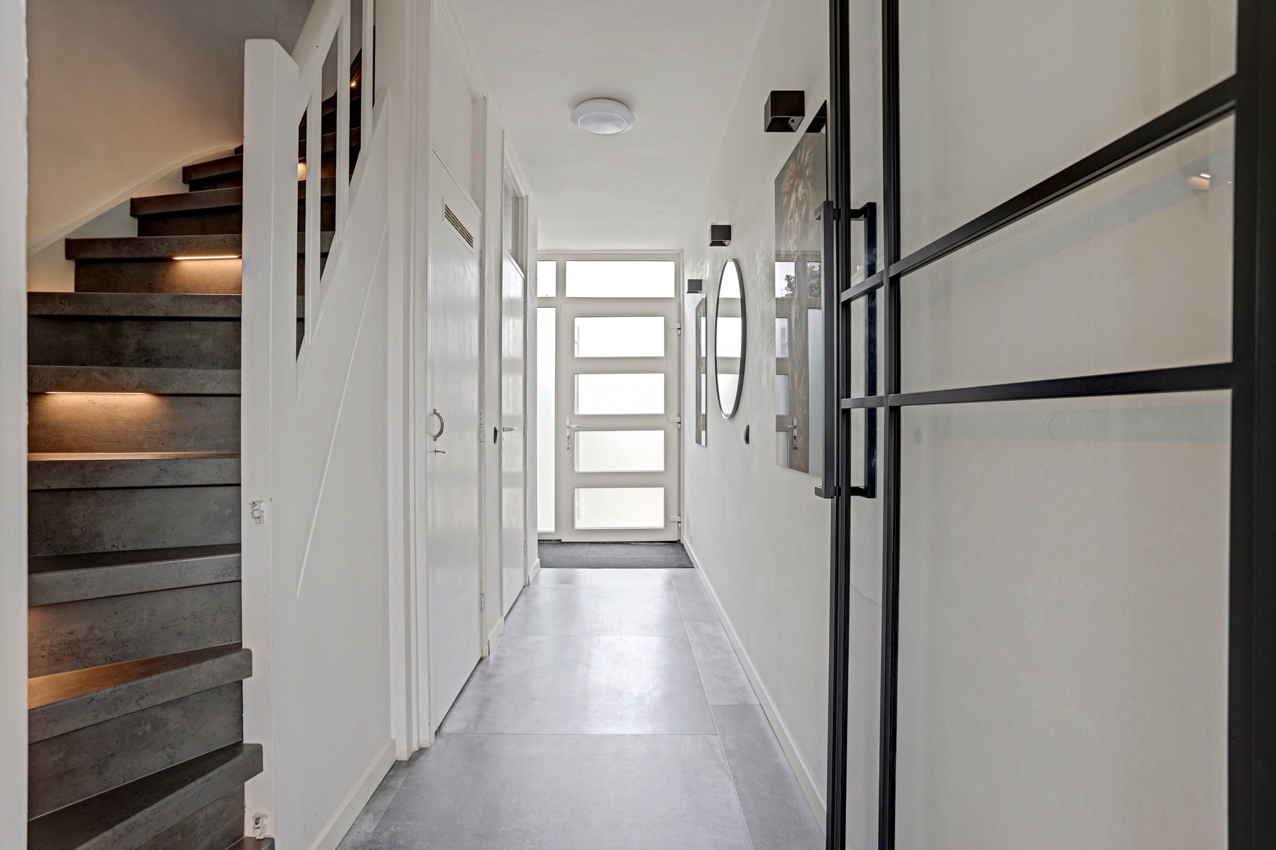 Tussenwoning te koop: van de Spiegelstraat 19, Zwijndrecht