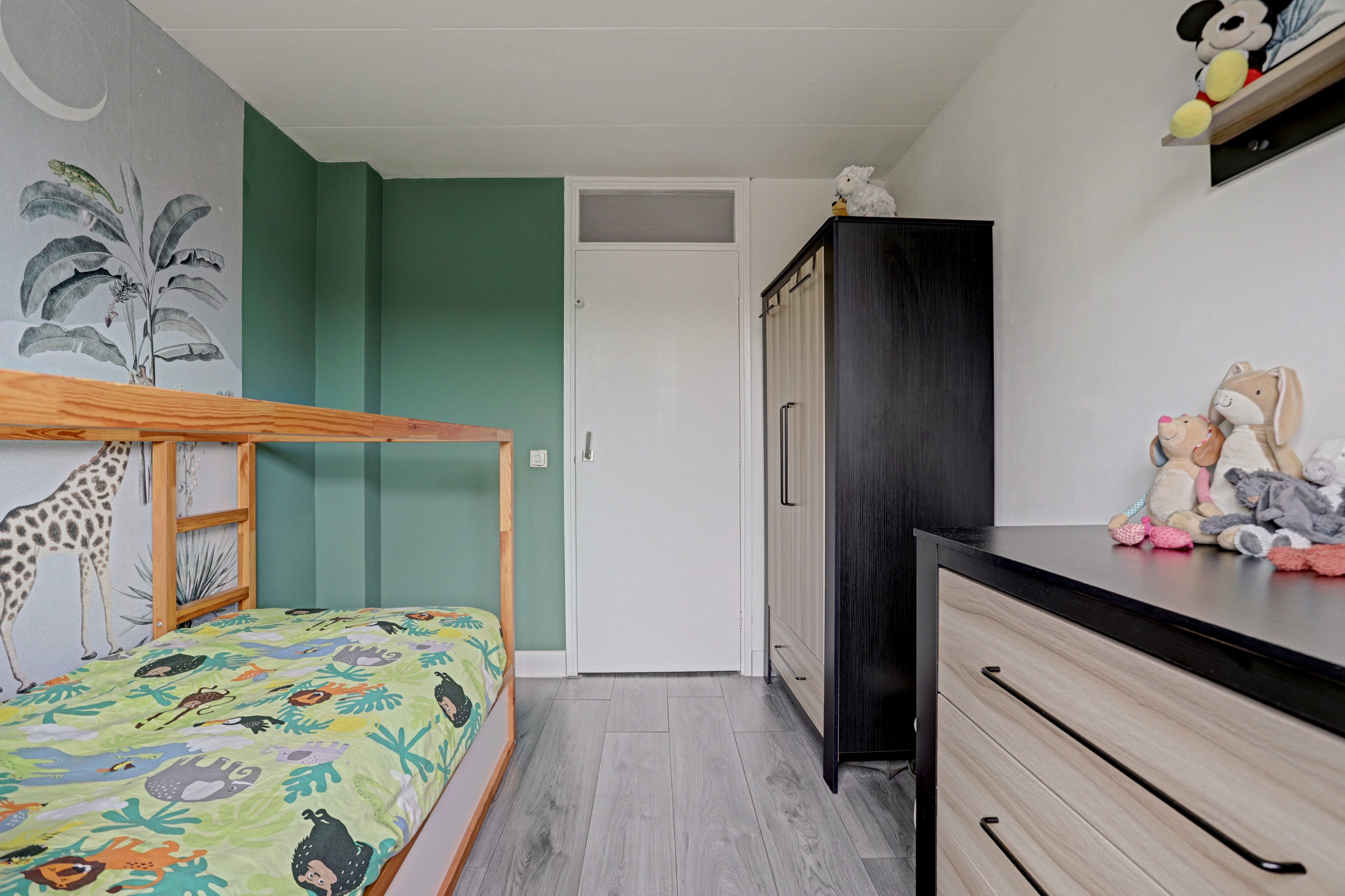 Tussenwoning te koop: van de Spiegelstraat 19, Zwijndrecht