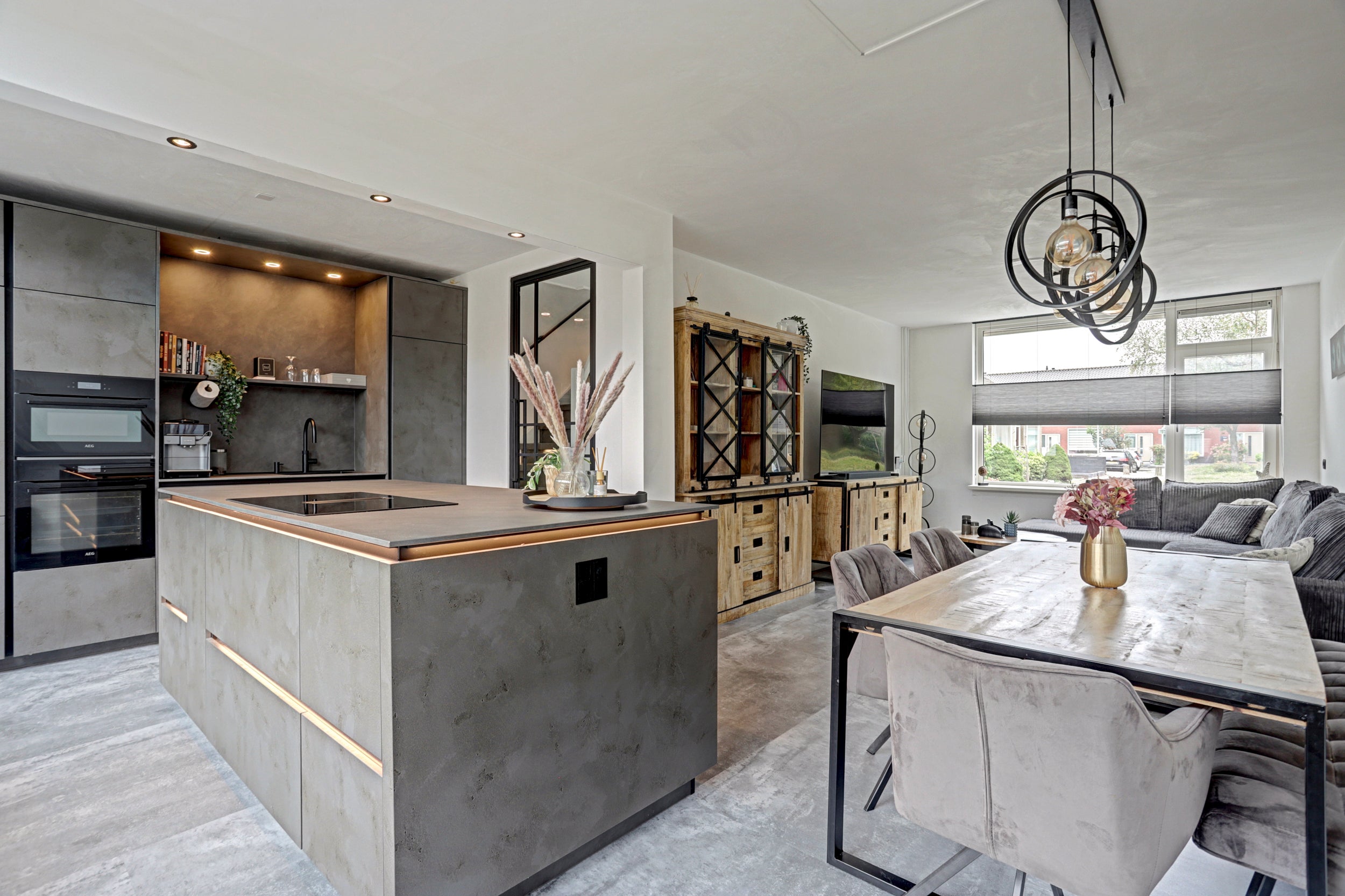 Tussenwoning te koop: van de Spiegelstraat 19, Zwijndrecht