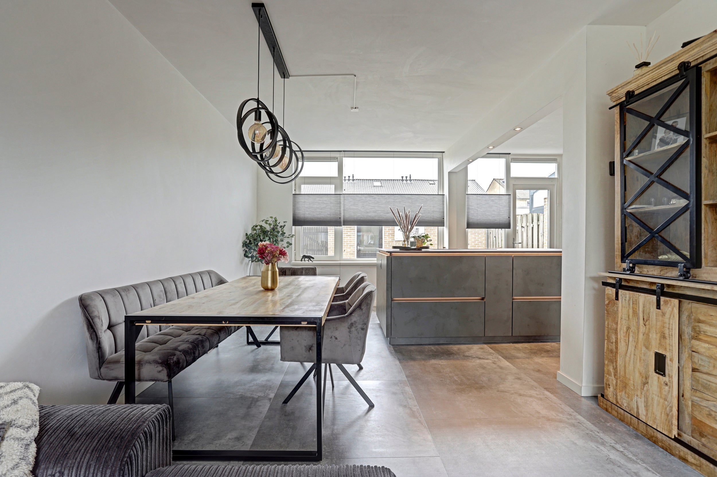 Tussenwoning te koop: van de Spiegelstraat 19, Zwijndrecht