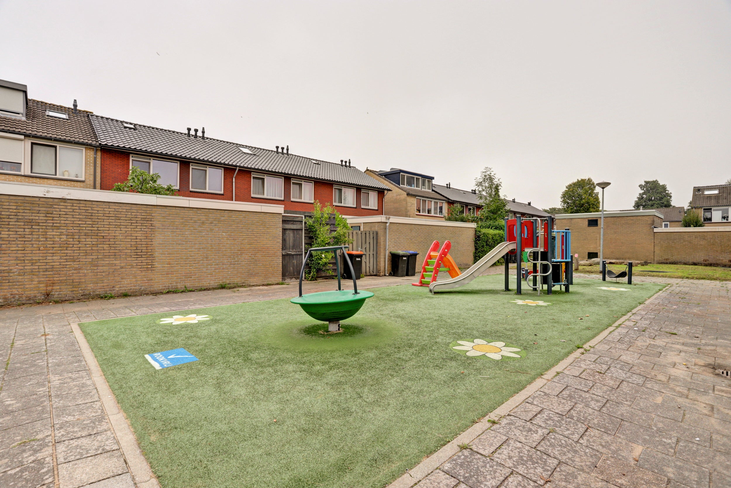 Tussenwoning te koop: van de Spiegelstraat 19, Zwijndrecht