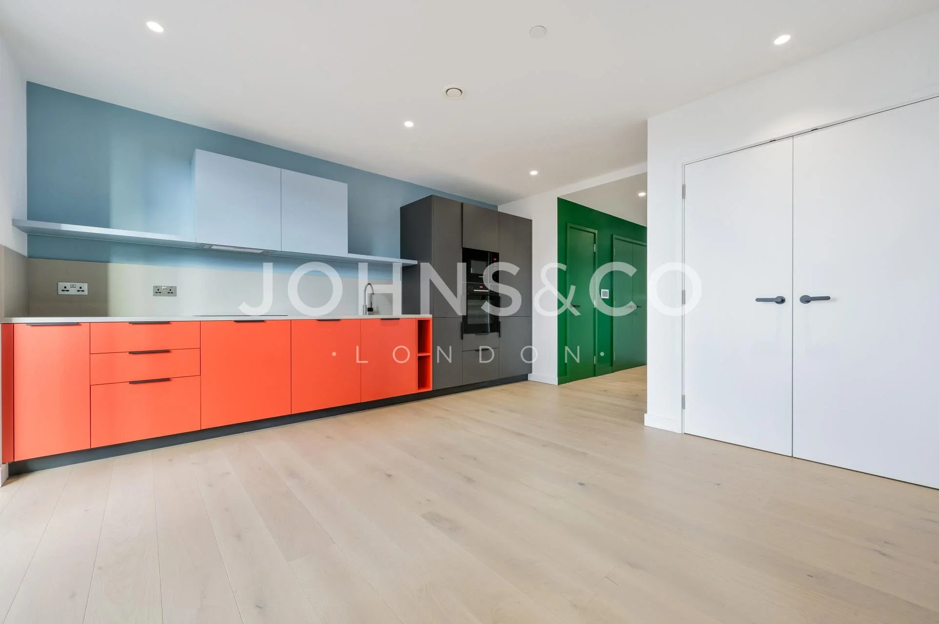 Flat Chandlers Avenue in Greater London