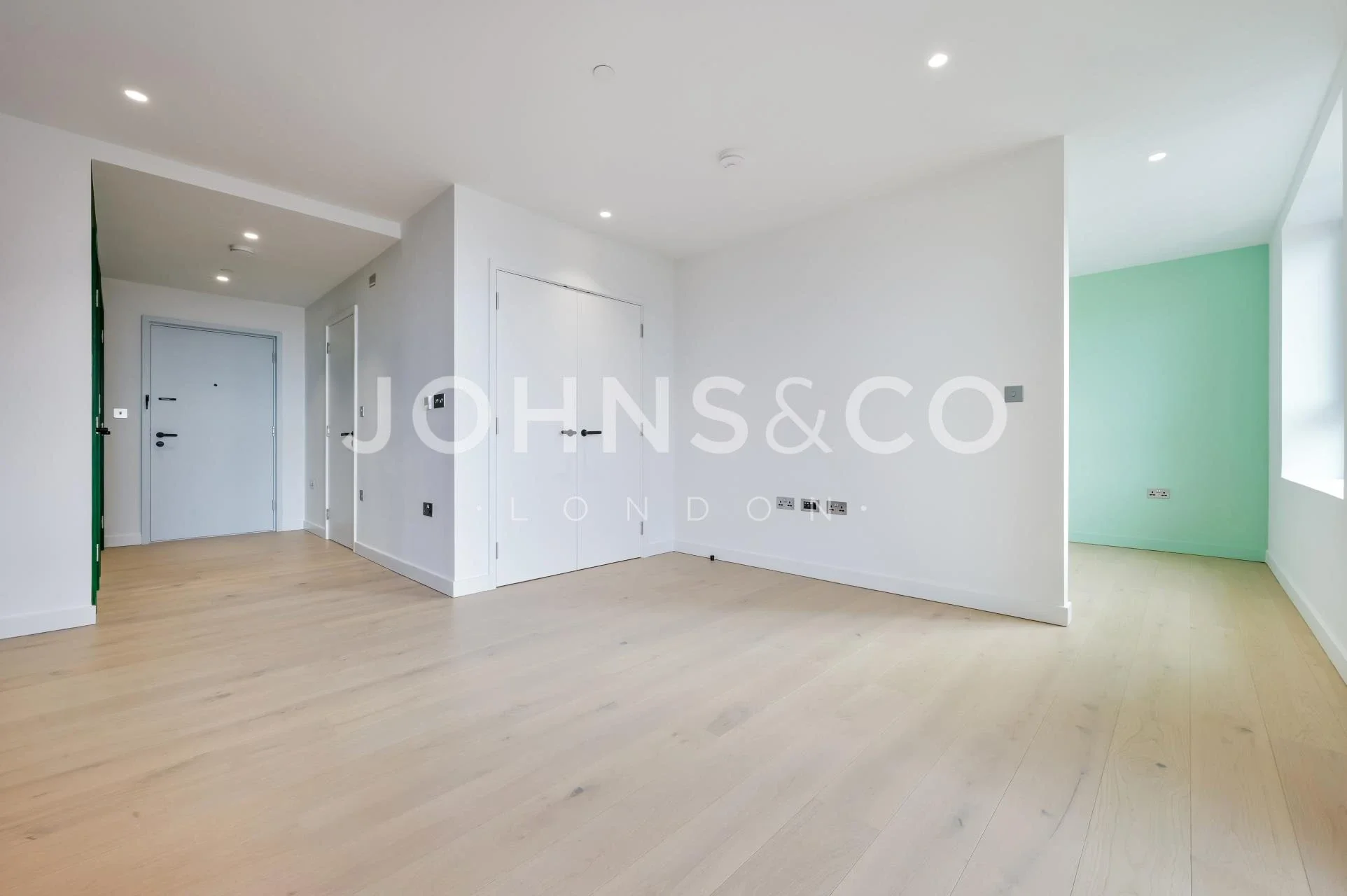 Flat Chandlers Avenue in Greater London