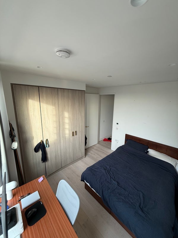Room City Road in Greater London