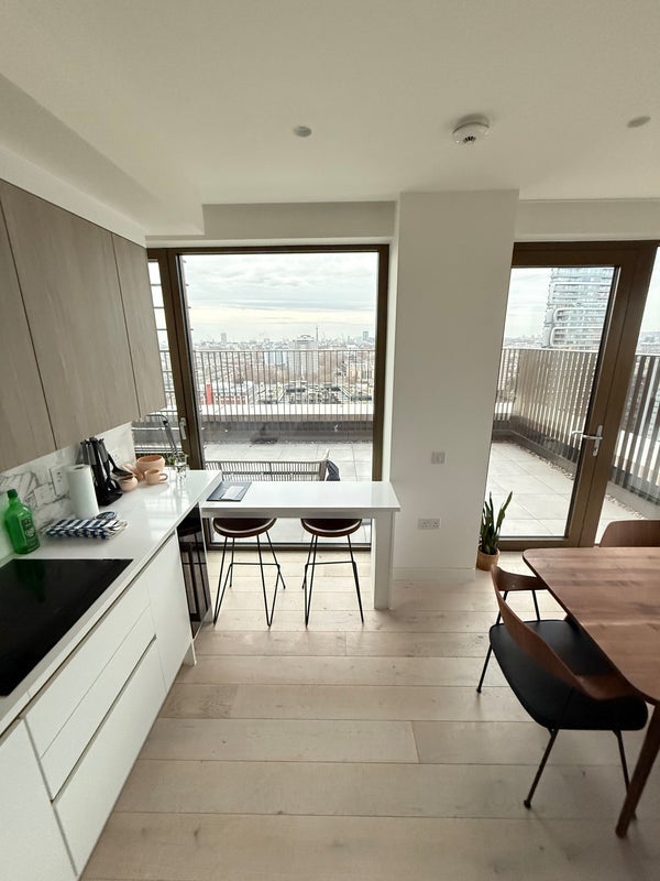 Room City Road in Greater London