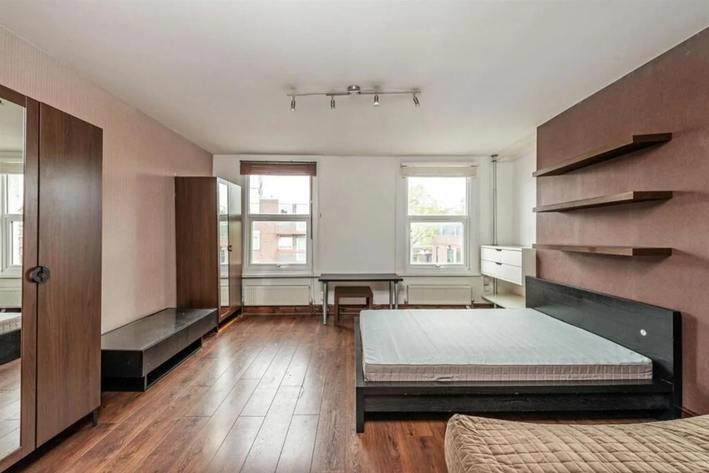 Flat Malden Road in Greater London
