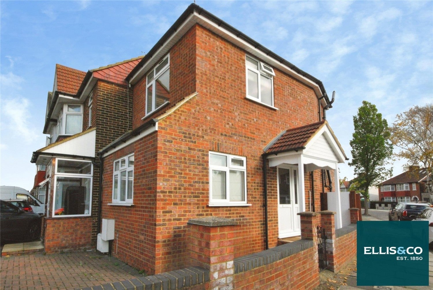 House Pennine Drive in Greater London