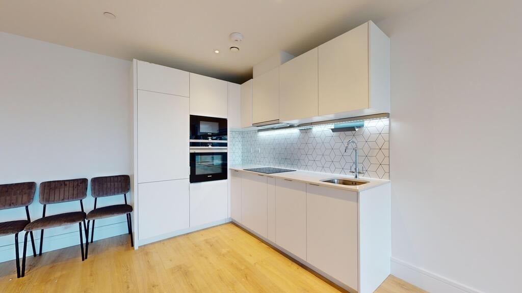 Flat Beverley Way in Greater London