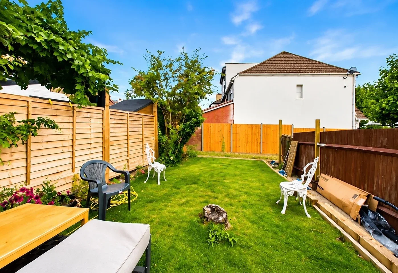 Flat Long Lane in Greater London