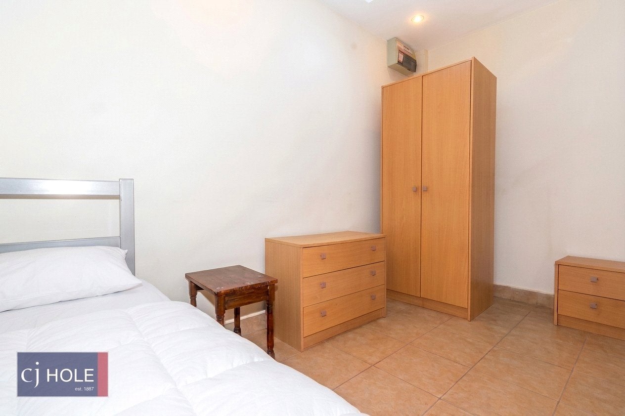 Flat Cinderford Close in Bristol